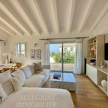 Iris Villa